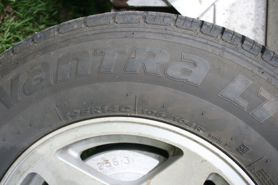 Golden Eagle Tyre 0001.jpg