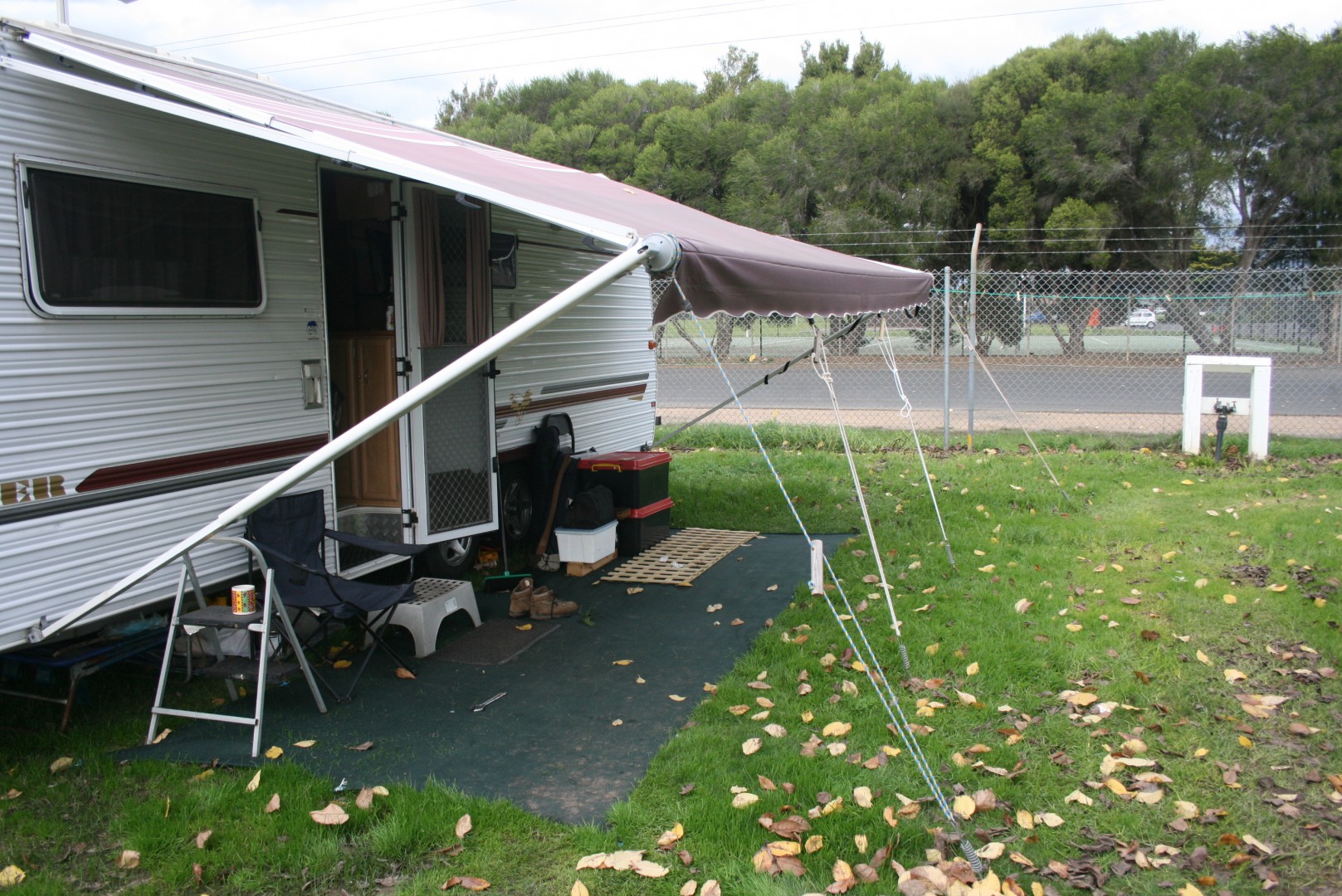 Awning 01.JPG
