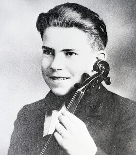 young-richard-nixon-with-violin-bettmann-573677550.jpg